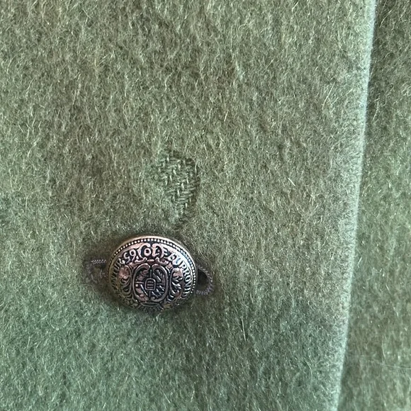 Vintage 1960s Dark Chartreuse Wool Coat Size Medium. - Picture 4 of 15